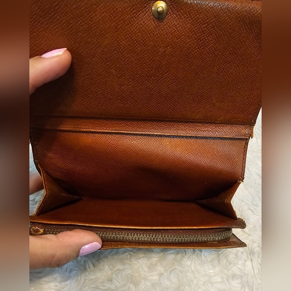 Louis Vuitton Monogram Wallet Authentic Logo GUC minor callouts in coin pouch - Picture 4 of 16